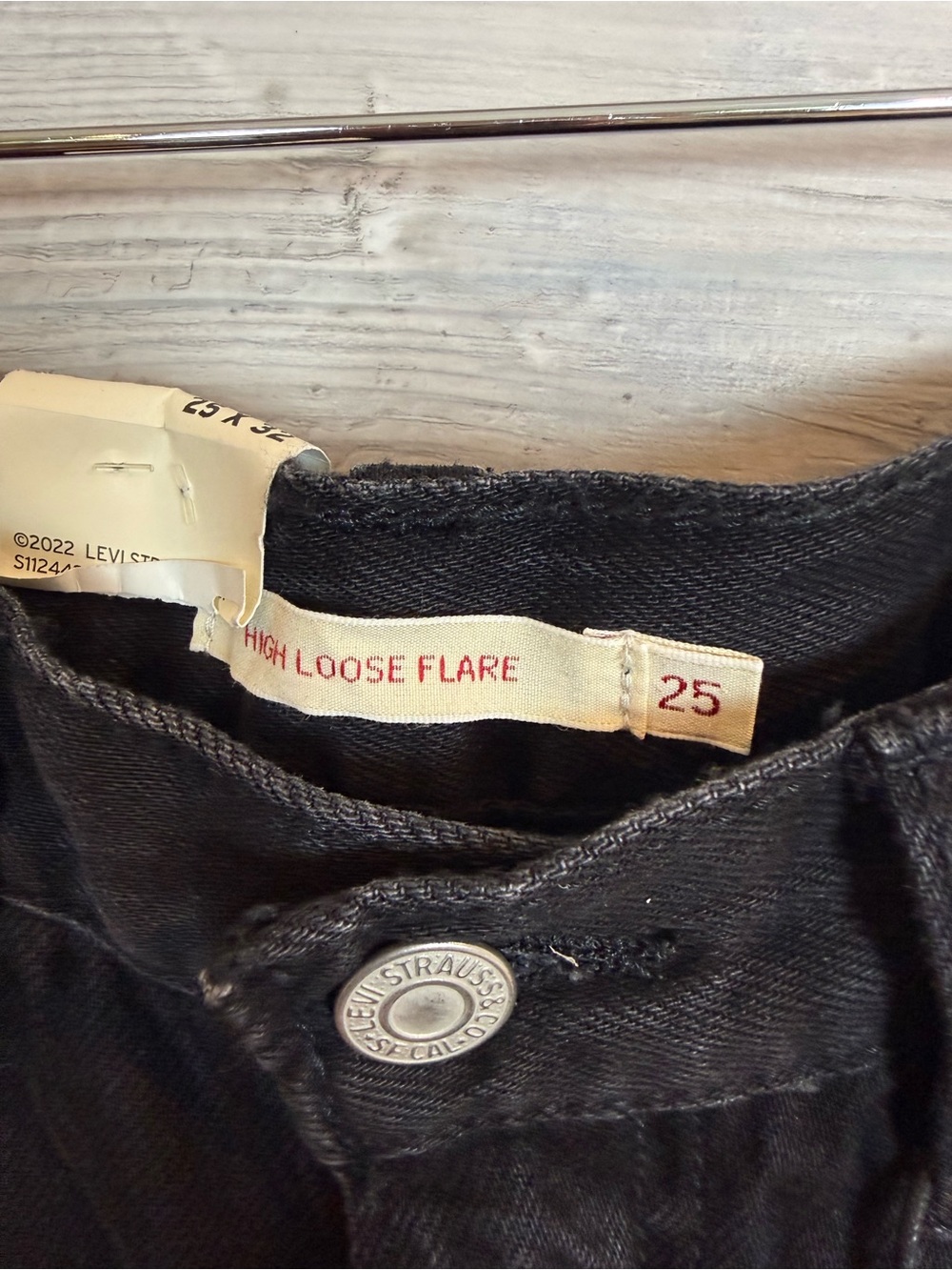 Levi’s High Loose Flare Jeans 25x32 NWT Black High Rise Wide Leg Retro - Picture 2 of 8